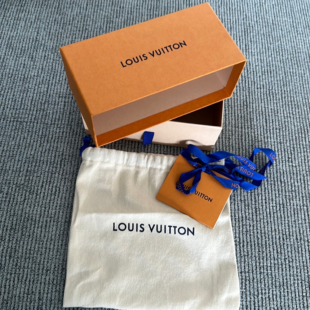 Louis Vuitton Complete set Gift Box, Dust Bag and ribbon w/ card
